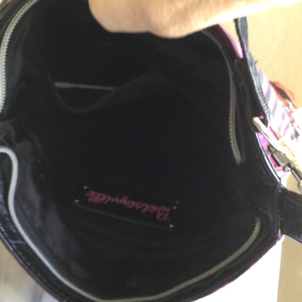 Betseyville Crossbody Bag - Picture 6 of 7